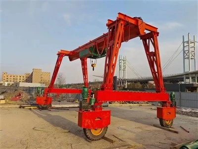 ربڑ کی ٹائرڈ گینٹری کرین/ٹریلر-ٹریڈ گینٹری کرین